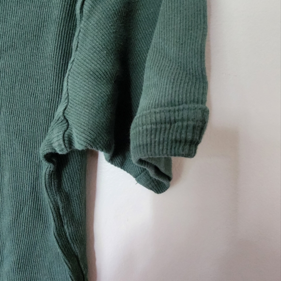 30% off bundles Gap ribbed t shirt size Large - Picture 2 of 6